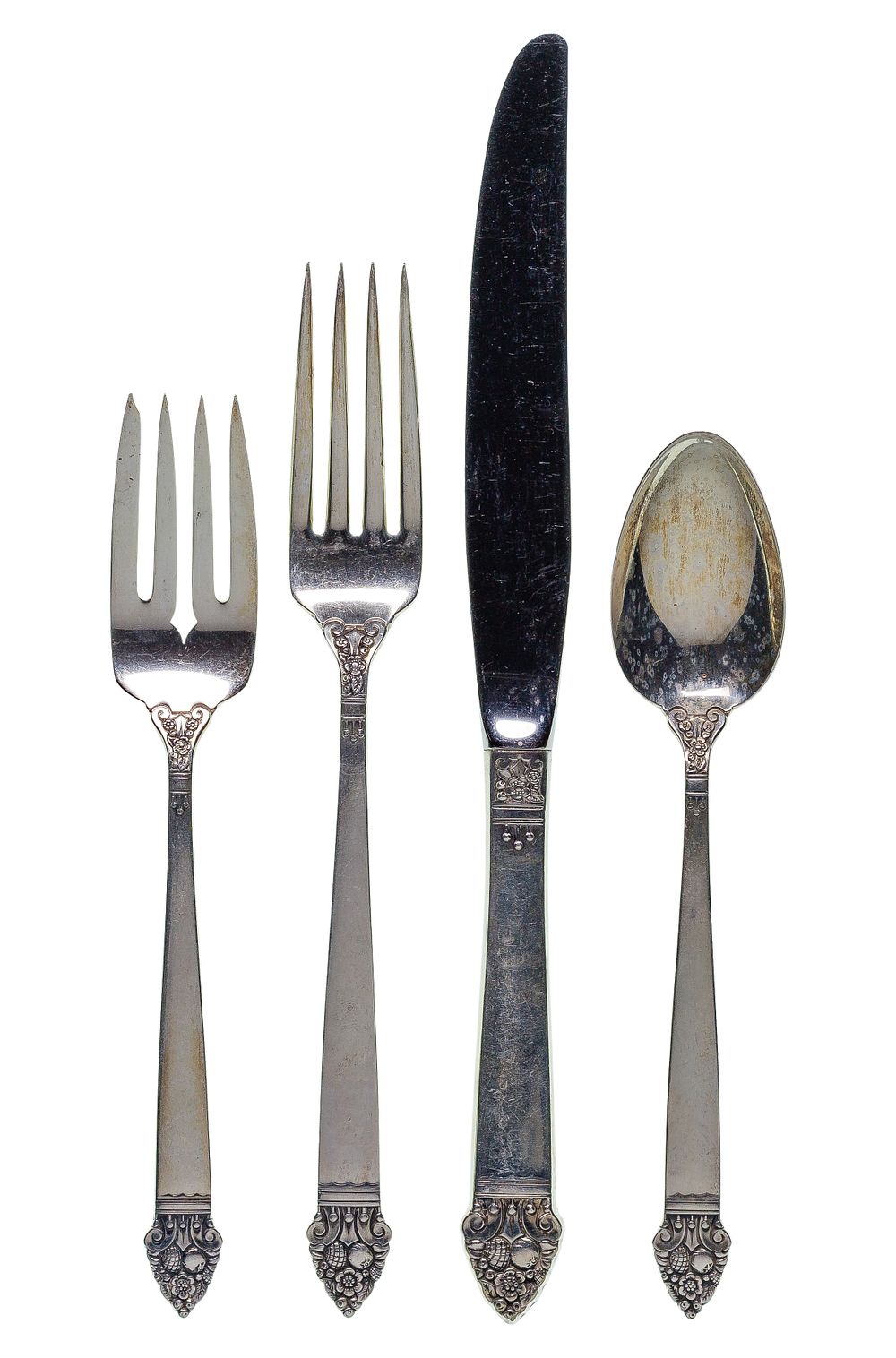 Lot 322: Oneida King Cedric Sterling Silver Flatware Service