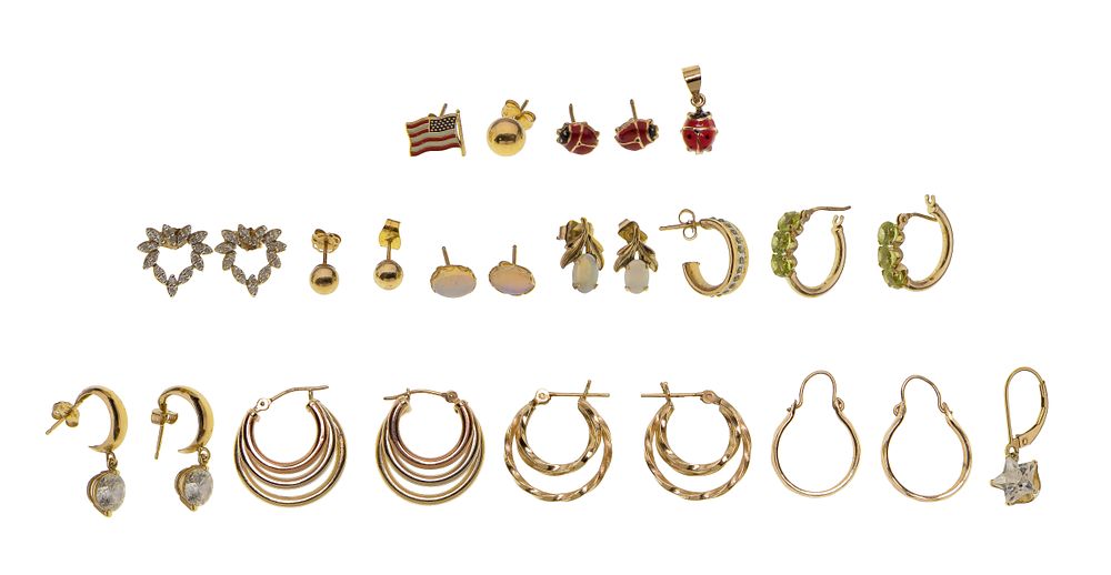 Lot 486: 14k Gold Earring Assortment