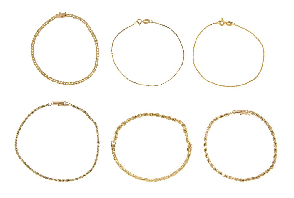 Lot 490: 14k Yellow Gold Bracelet Assortment
