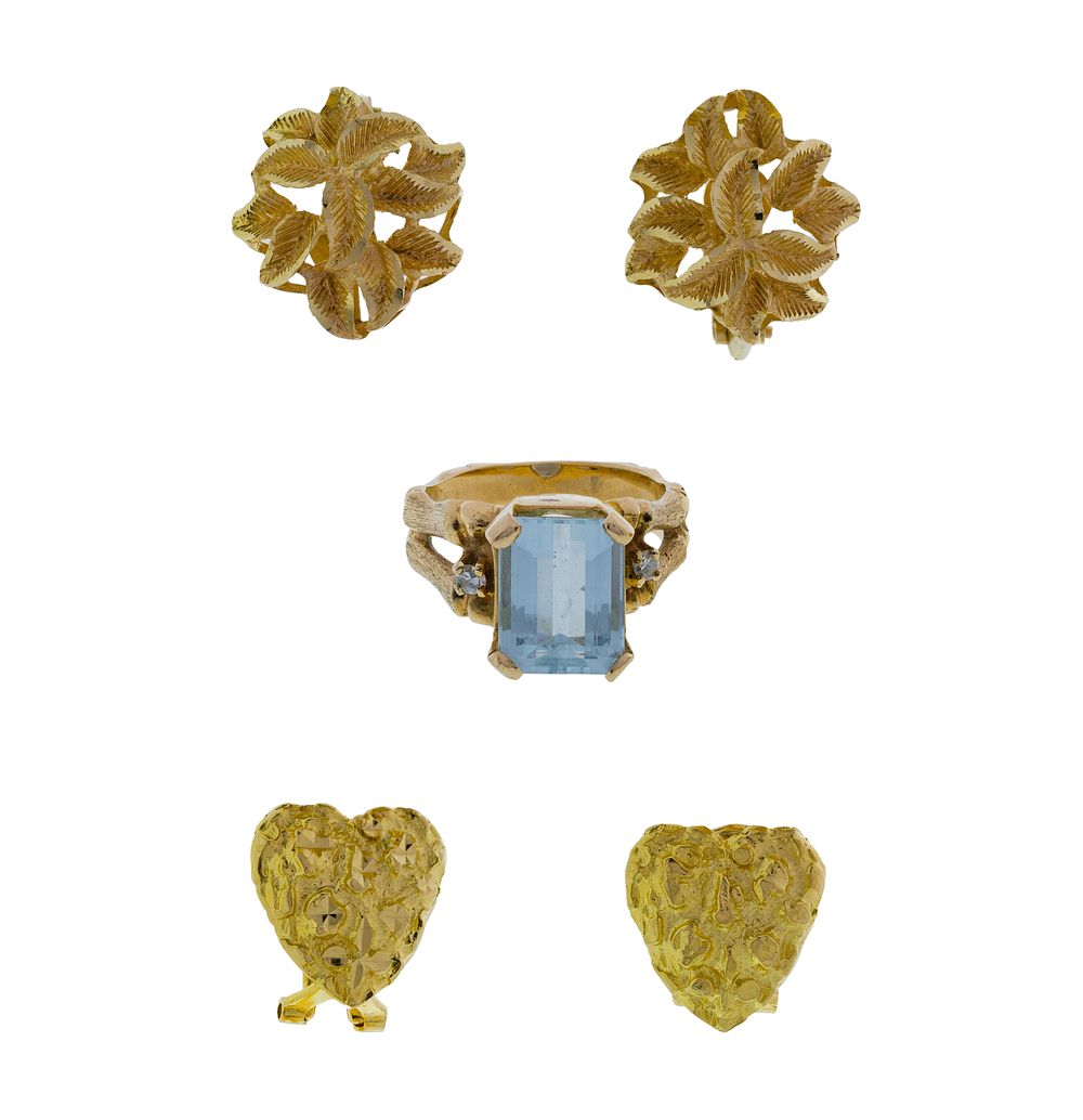 Lot 338: 14k Yellow Gold Earring and Ring Assortment