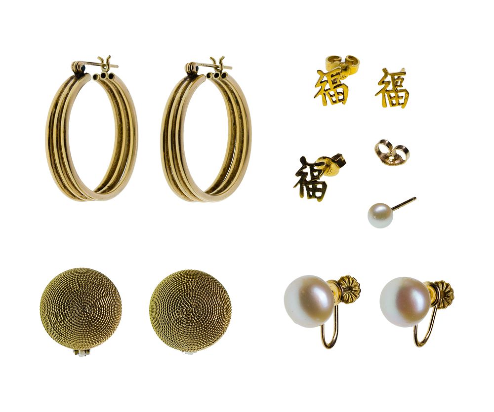 Lot 339: 18k and 14k Yellow Gold Jewelry Assortment