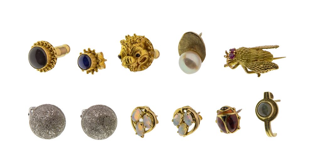 Lot 340: 21k and 18k Yellow Gold Jewelry Assortment