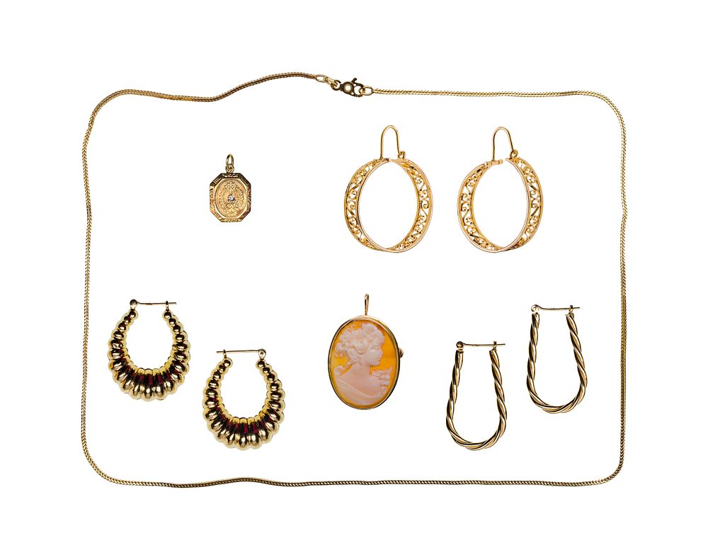 Lot 348: 14k Yellow Gold Jewelry Assortment