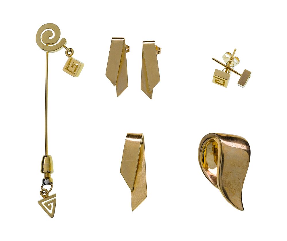 Lot 351: 14k Yellow Gold Jewelry Assortment