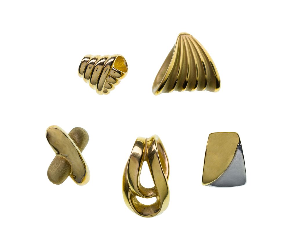 Lot 371: 14k Gold Pendant Assortment