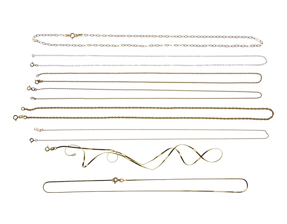 Lot 379: 14k Yellow Gold Necklace Assortment