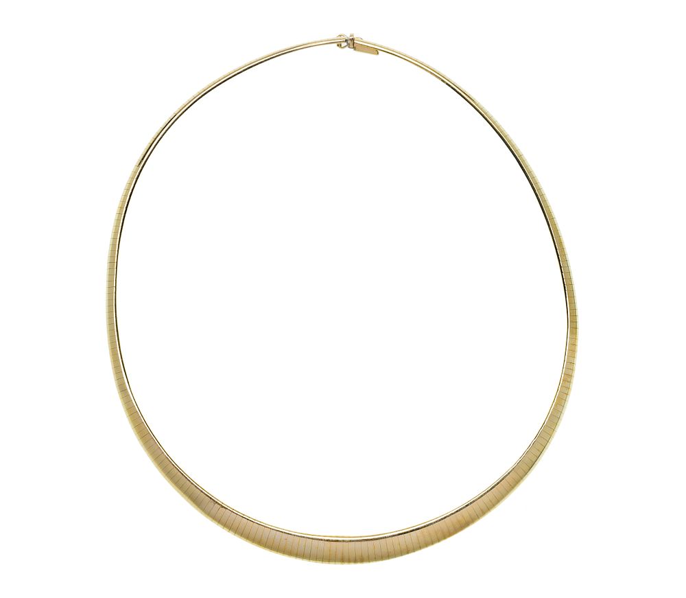 Lot 390: 14k Yellow Gold Omega Necklace