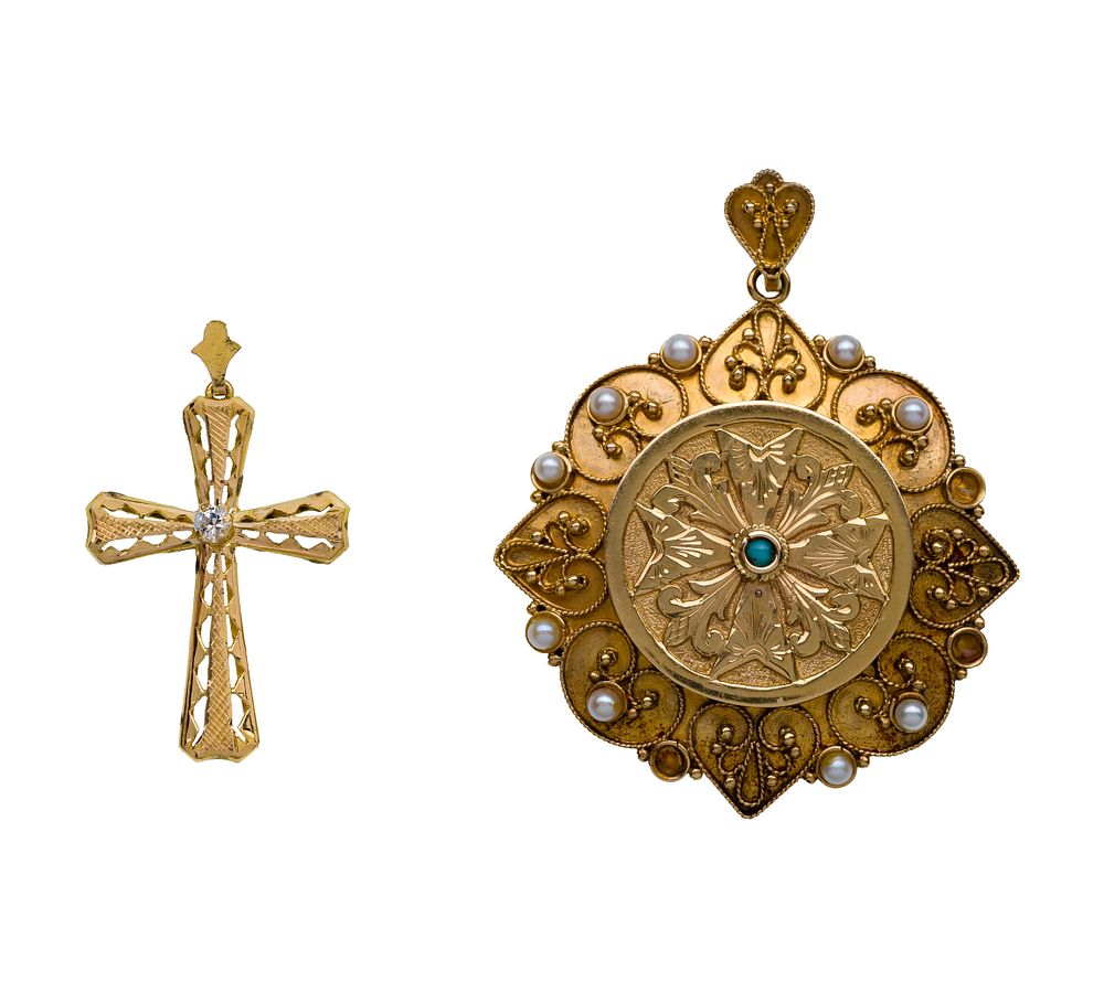 Lot 396: 18k Yellow Gold Pendants