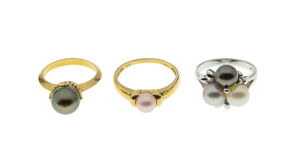 Lot 419: 14k Yellow / White Gold and Pearl Ring Assortment