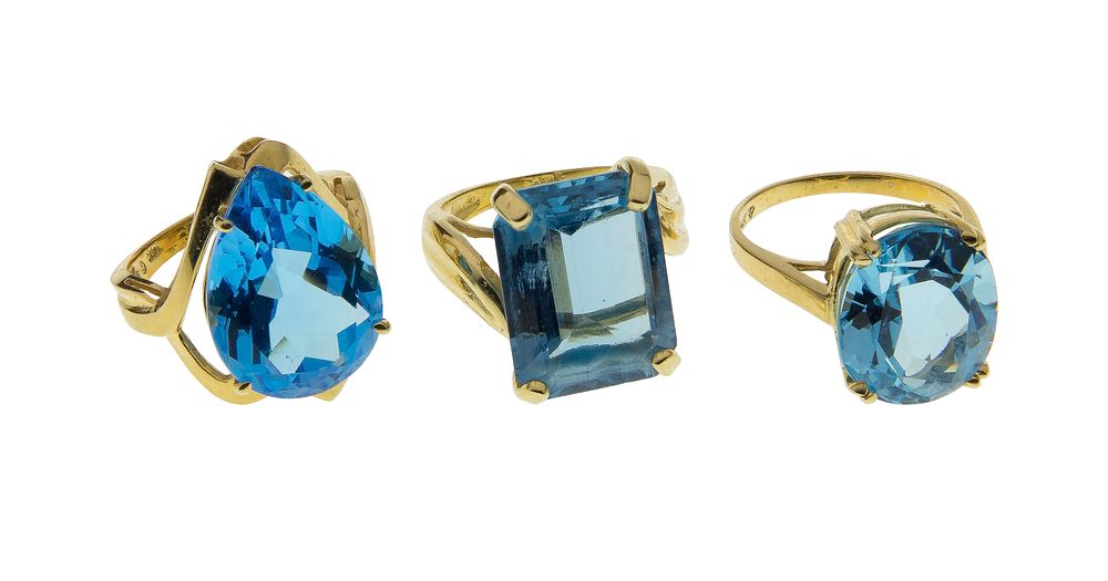 Lot 425: 14k Yellow Gold and Blue Topaz Ring Assortment