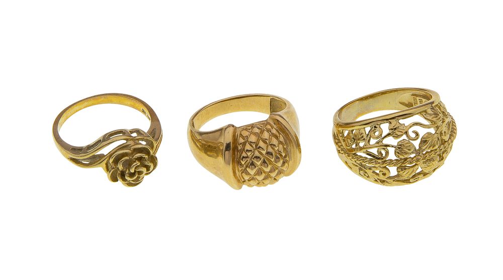 Lot 442: 14k Yellow Gold Ring Assortment
