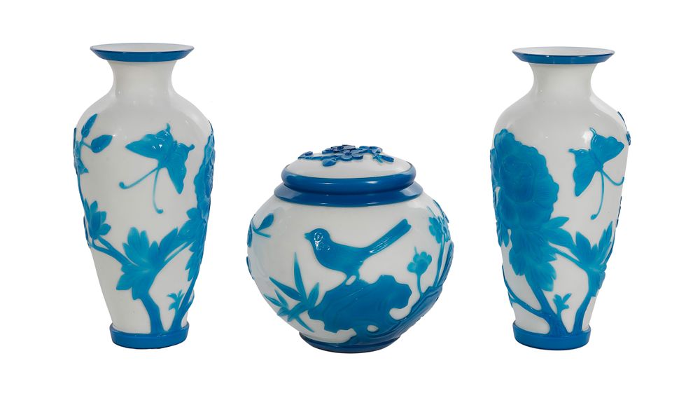 Lot 307: Chinese Peking Glass Carved Overlay Assortment