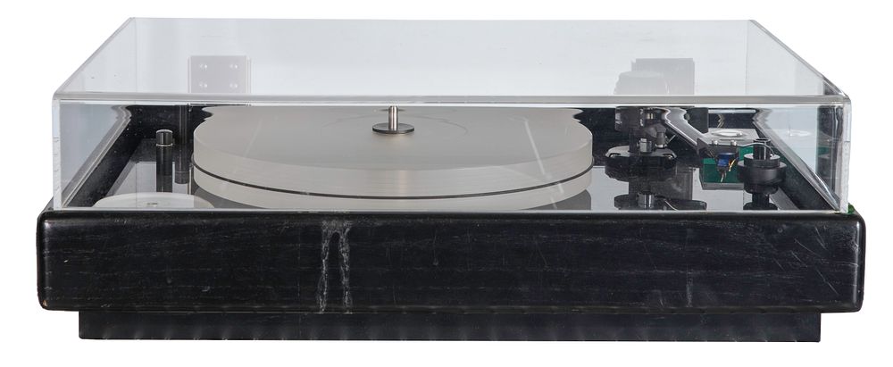 Lot 341: V.P.I. Industries HW-19 Junior Turntable