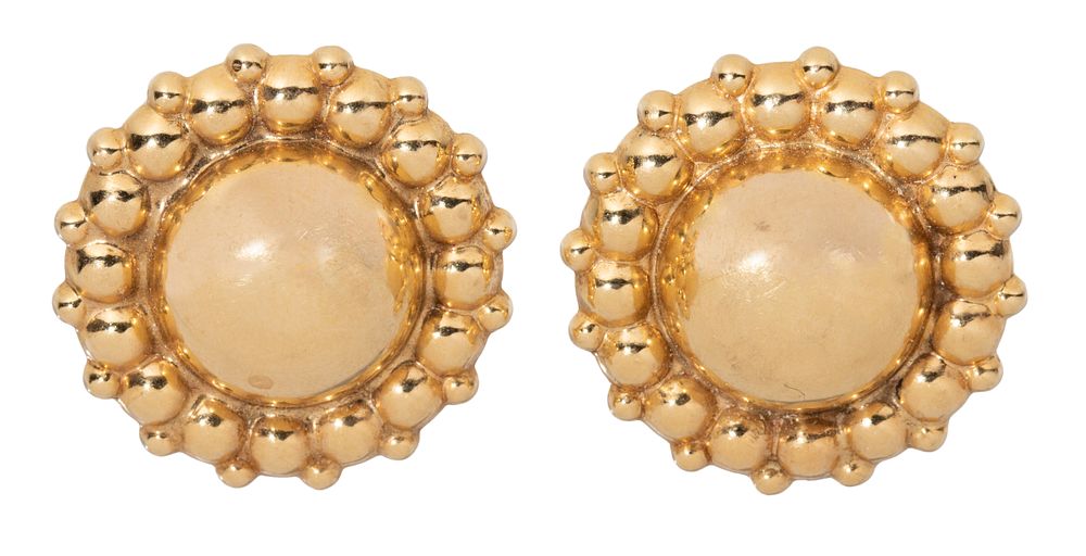 Lot 409: 14k Yellow Gold Earrings