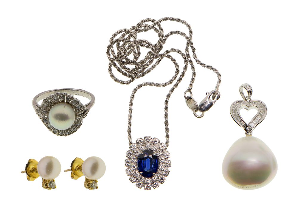 Lot 413: 18k White Gold Jewelry Assortment