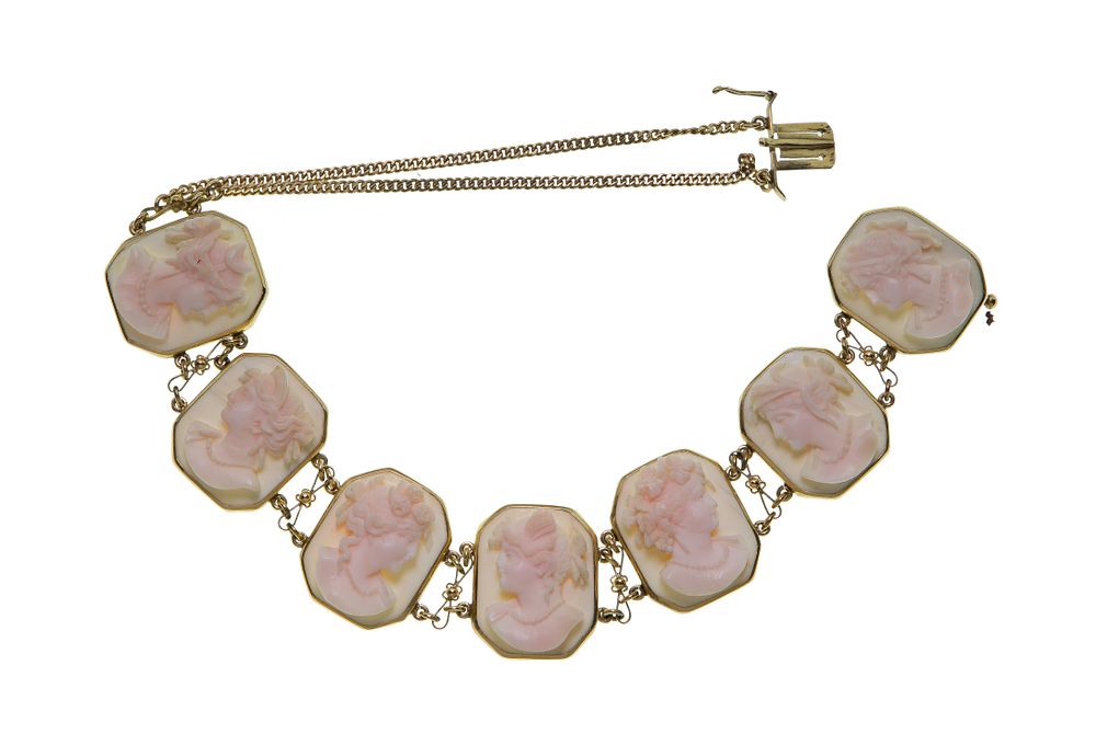 Lot 415: 14k Yellow Gold and Carved Cameo Necklace