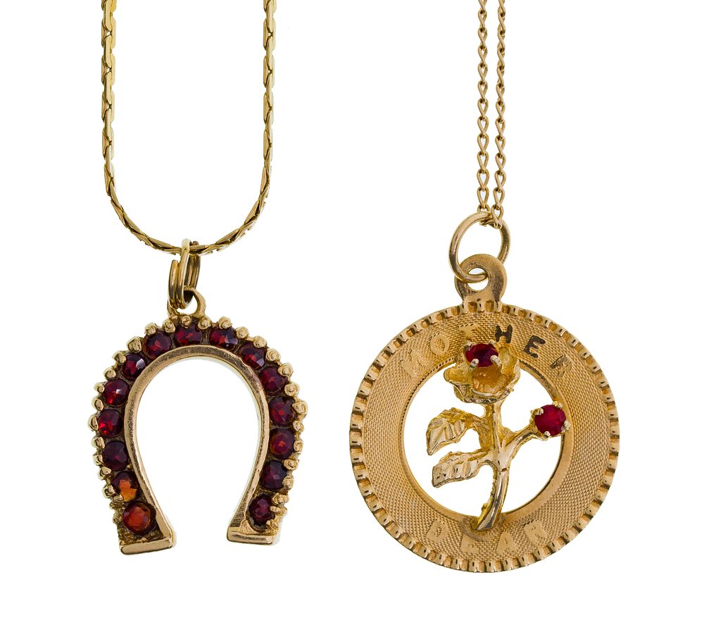 Lot 424: 14k Yellow Gold Necklace Assortment