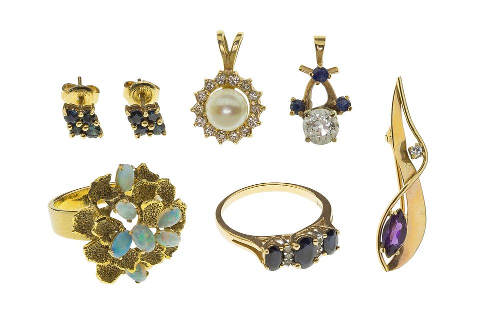 Lot 448: 14k Yellow Gold Jewelry Assortment