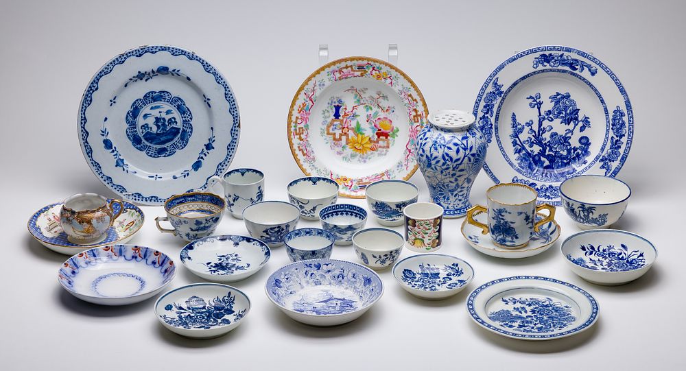 Lot 301: English Chinoiserie Porcelain Assortment