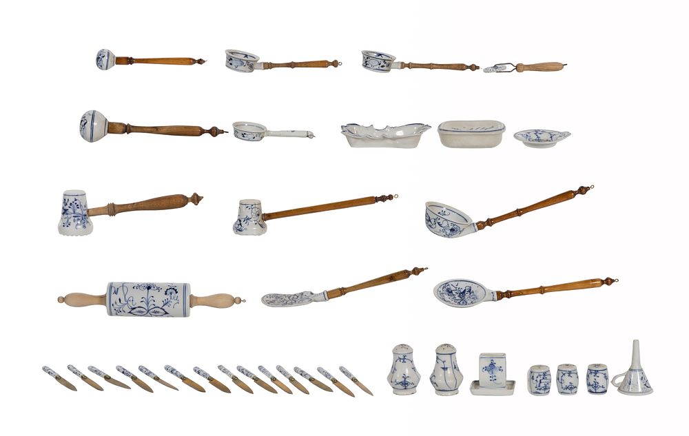 Lot 315: German Porcelain Assortment