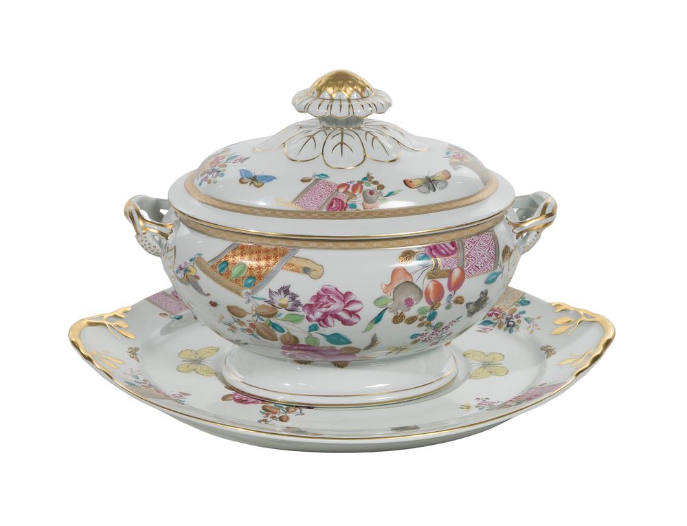 Lot 326: Mottahedeh Vista Alegre Lidded Tureen