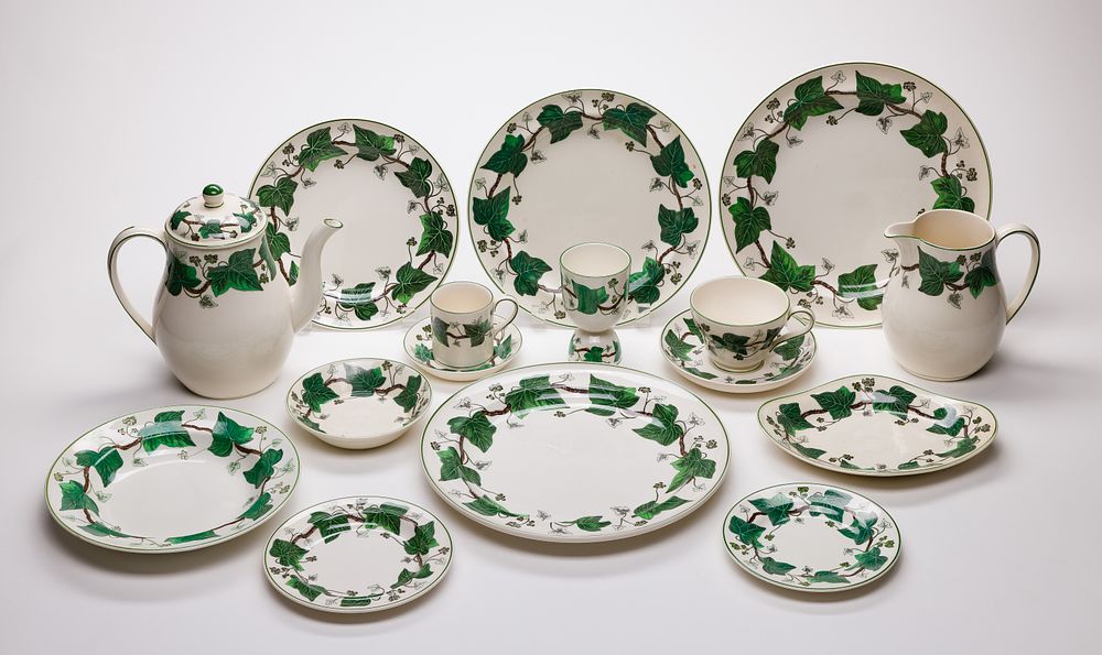 Lot 327: Wedgwood Napoleon Ivy China Service