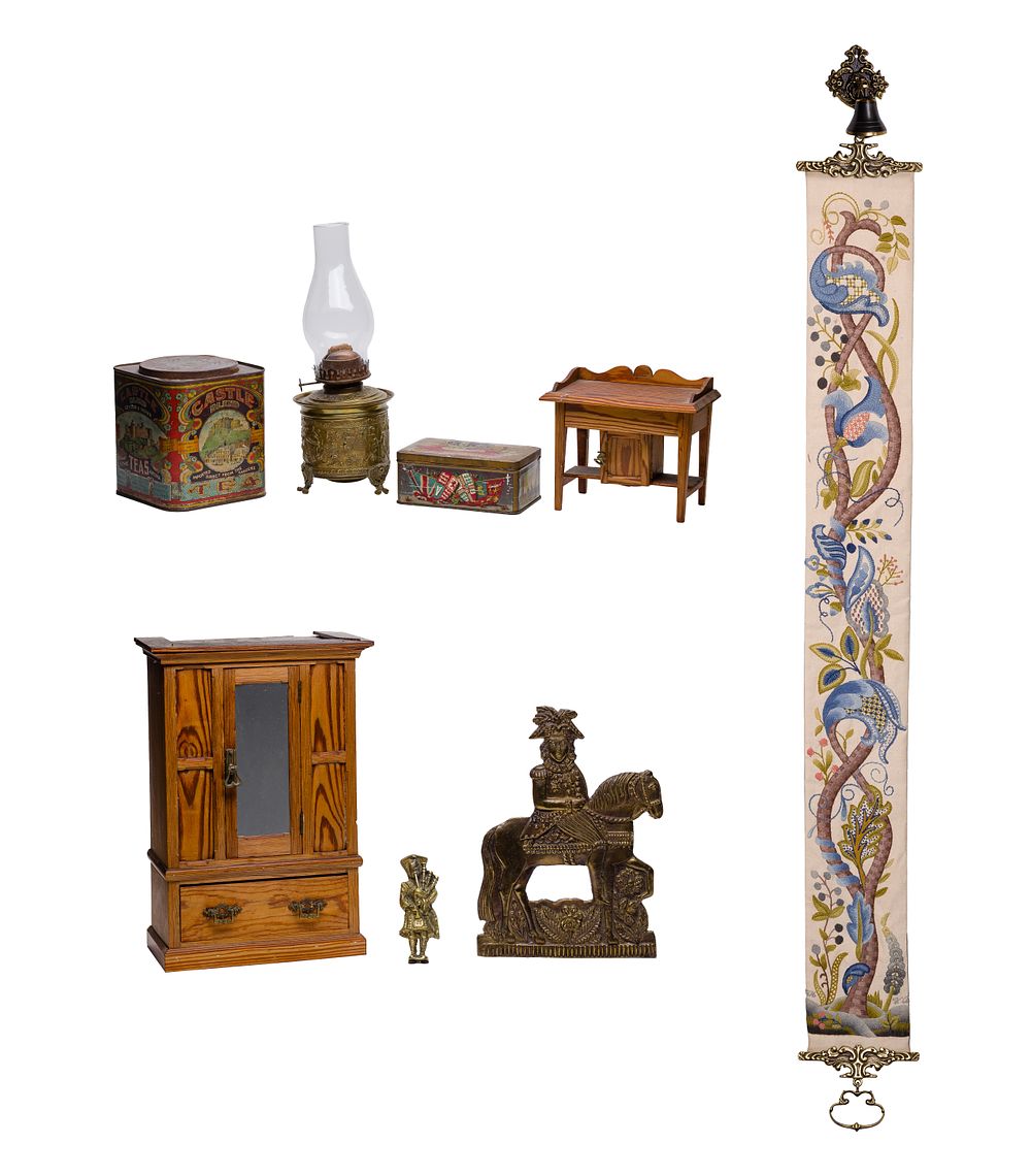 Lot 347: Decorative Object Assortment