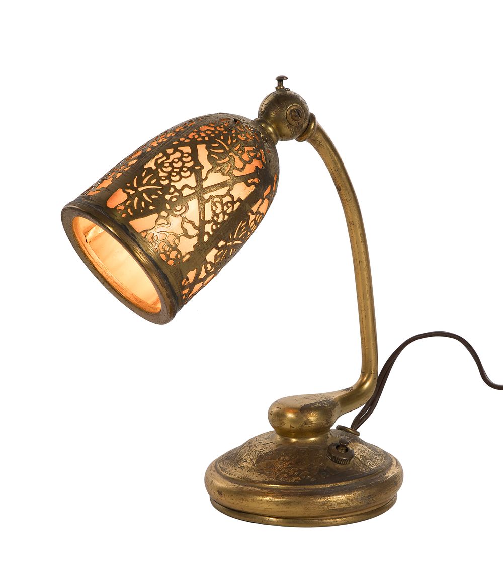 Lot 384: Tiffany Studios #552 Grapevine Desk Lamp