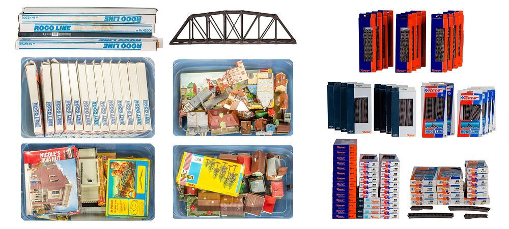 Lot 515: HO Scale Model Train Track and Building Assortment
