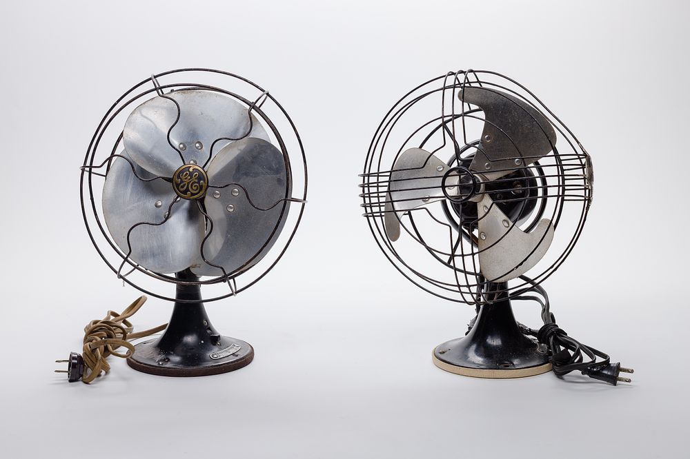 Lot 525: General Electric Table Fans