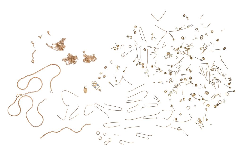 Lot 557: 18k Yellow Jewelry Findings