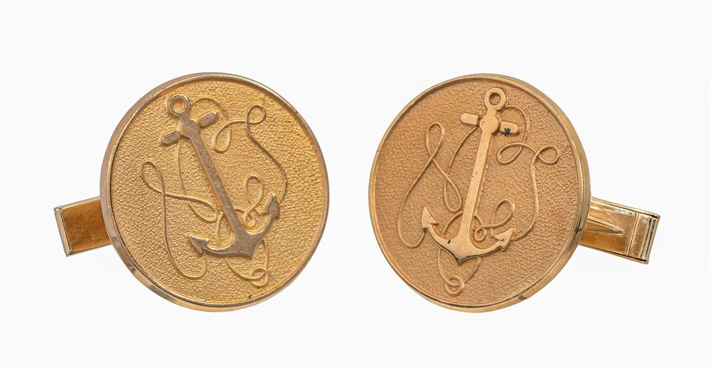 Lot 560: 14k Yellow Gold Cufflinks