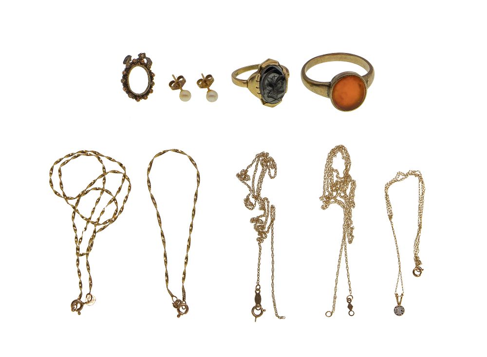 Lot 564: 14k, 10k and 8k Yellow Gold Jewelry Assortment