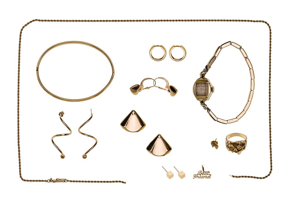 Lot 565: 14k Yellow Gold Jewelry Assortment