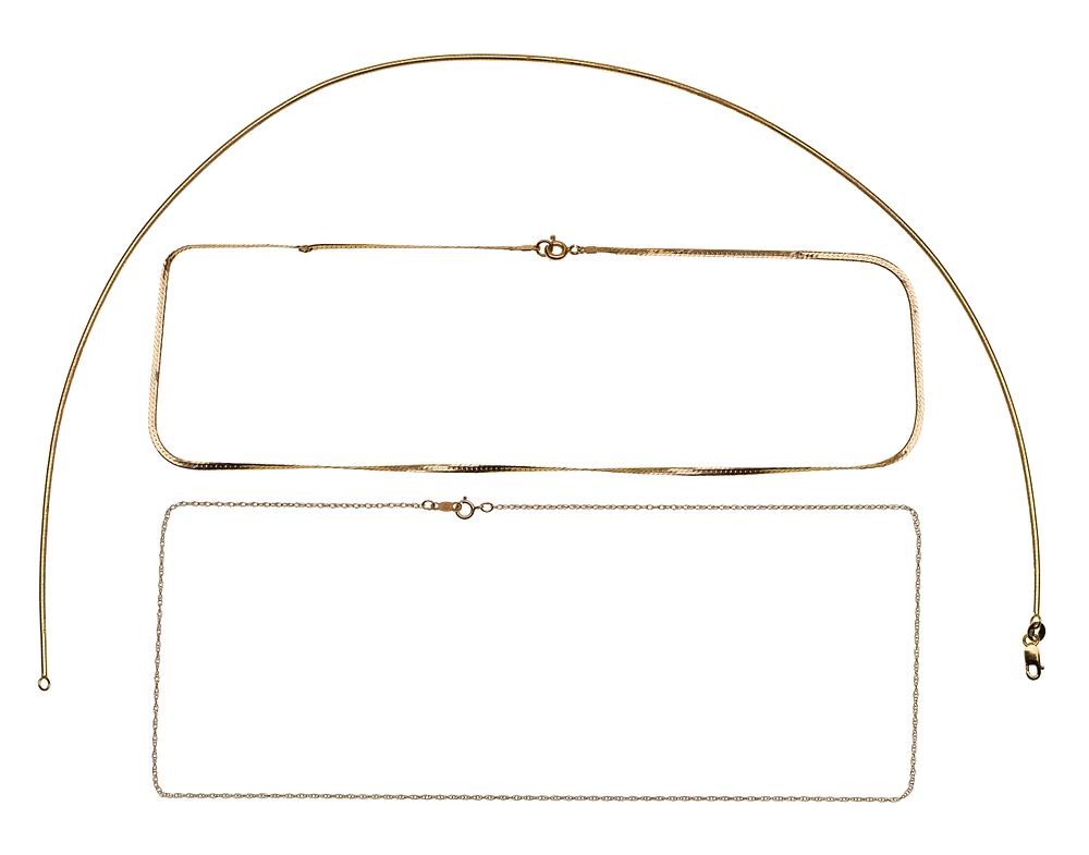 Lot 566: 14k Yellow Gold Necklace Assortment