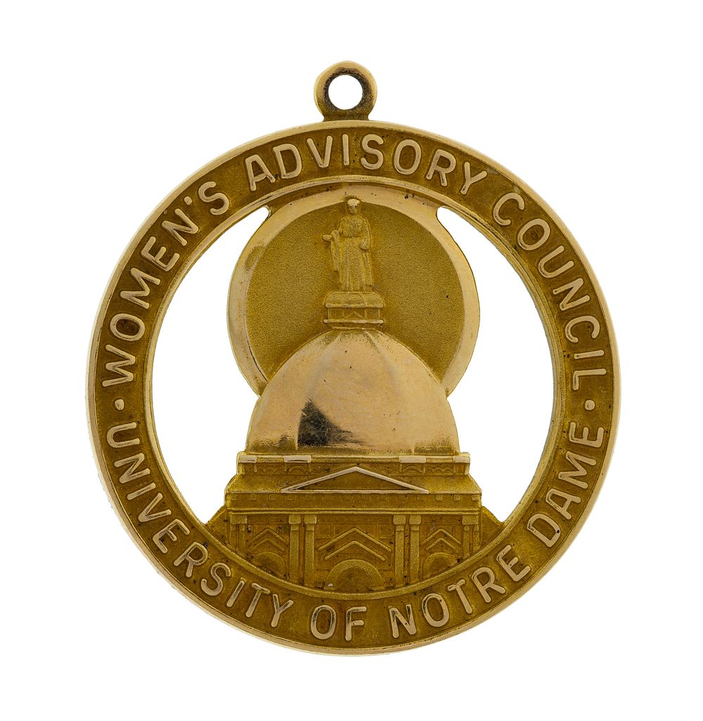 Lot 568: 14k Yellow Gold Notre Dame Pendant