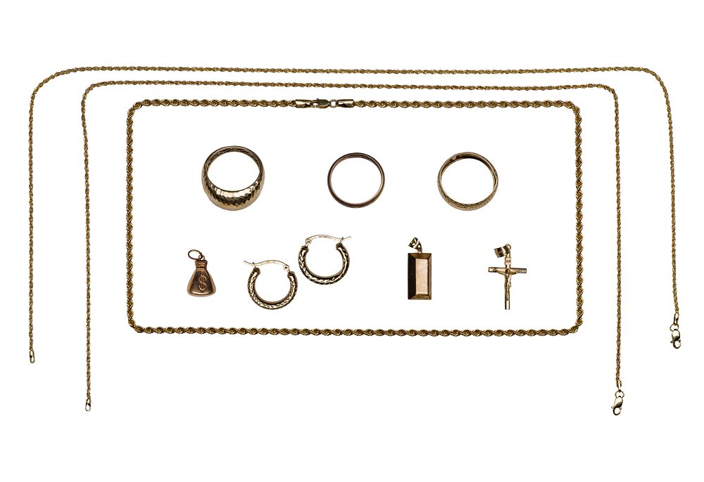 Lot 573: 10k Yellow Gold Jewelry Assortment