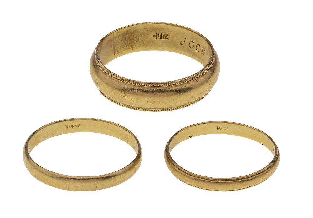 Lot 578: 14k Yellow Gold Band Assortment