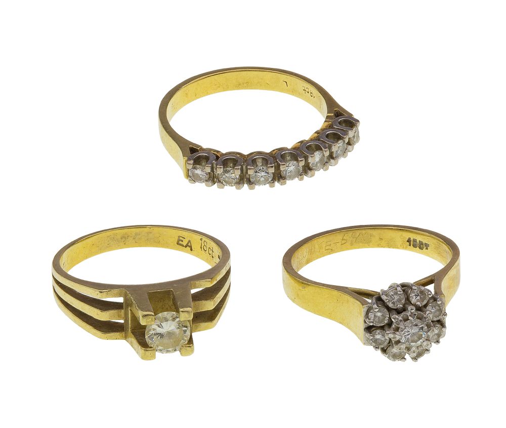 Lot 590: 18k Yellow Gold Ring Assortment