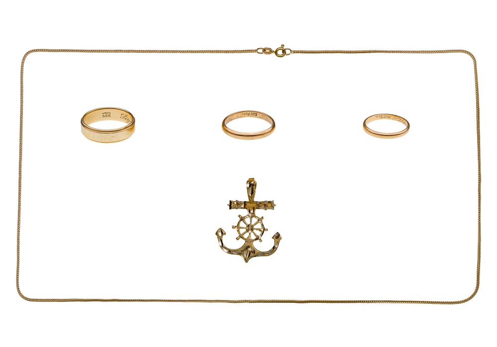 Lot 592: 14k Yellow Gold Jewelry Assortment