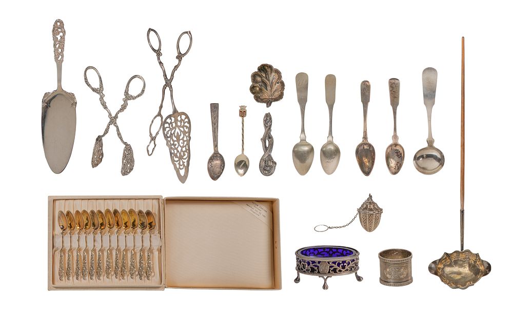 Lot 637: Sterling Silver and European Silver (830, 800) Object Assortment