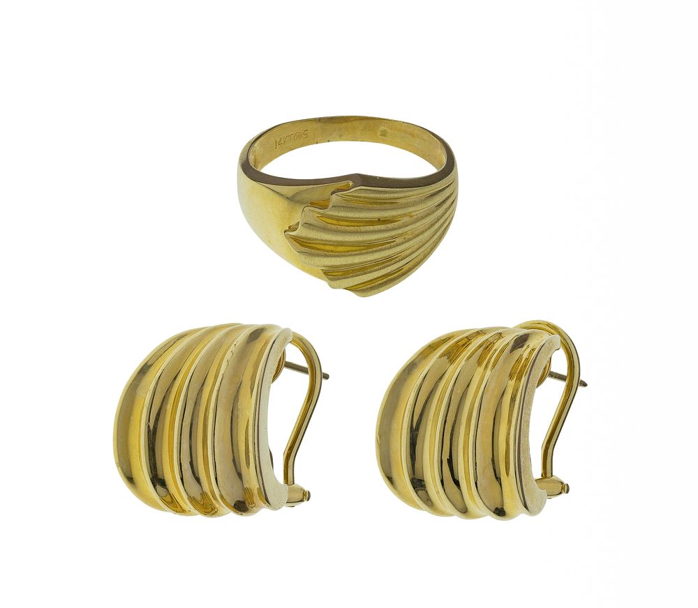 Lot 444: 14k Yellow Gold Earrings and Ring