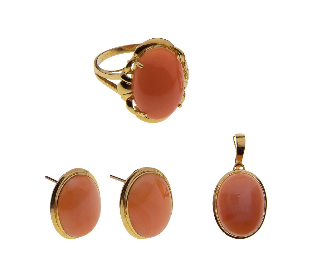 Lot 445: 14k Yellow Gold and Coral Jewelry Suite