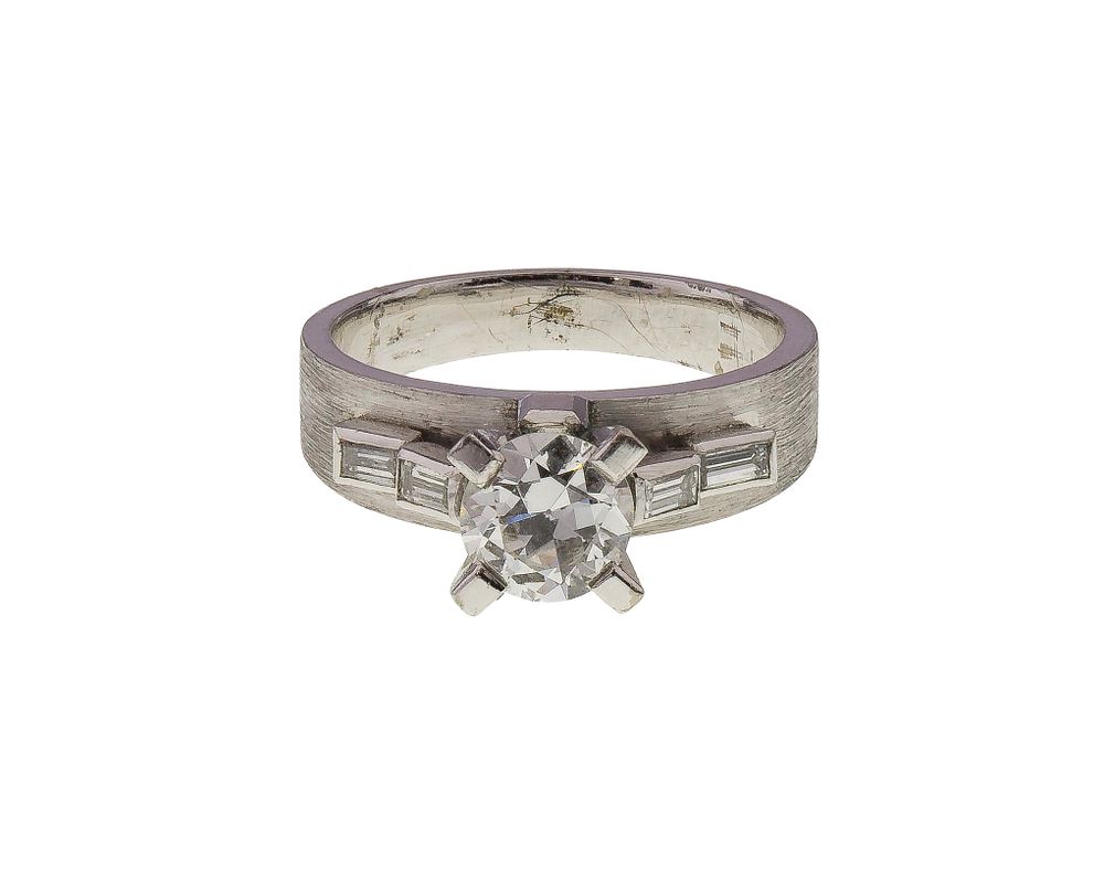 Lot 456: Mixed Metal and Diamond Ring