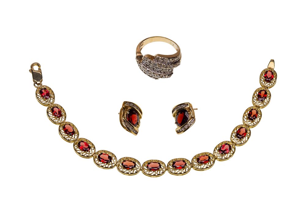Lot 457: 10k Yellow Gold Jewelry Assortment