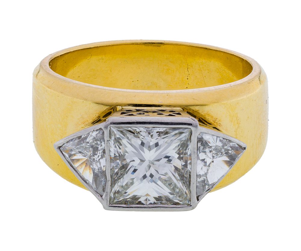 Lot 465: 18k Yellow Gold and Diamond Ring