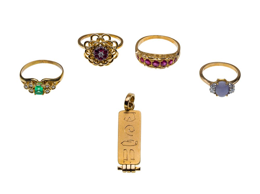 Lot 466: 18k Yellow Gold Ring and Pendant Assortment
