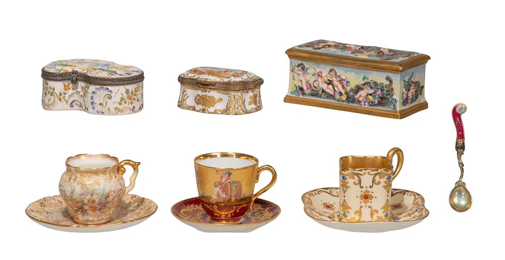 Lot 232: Porcelain Decorative Assortment