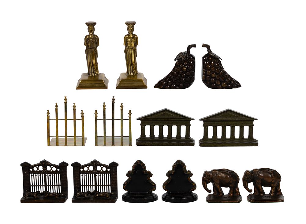 Lot 260: Bookend Assortment