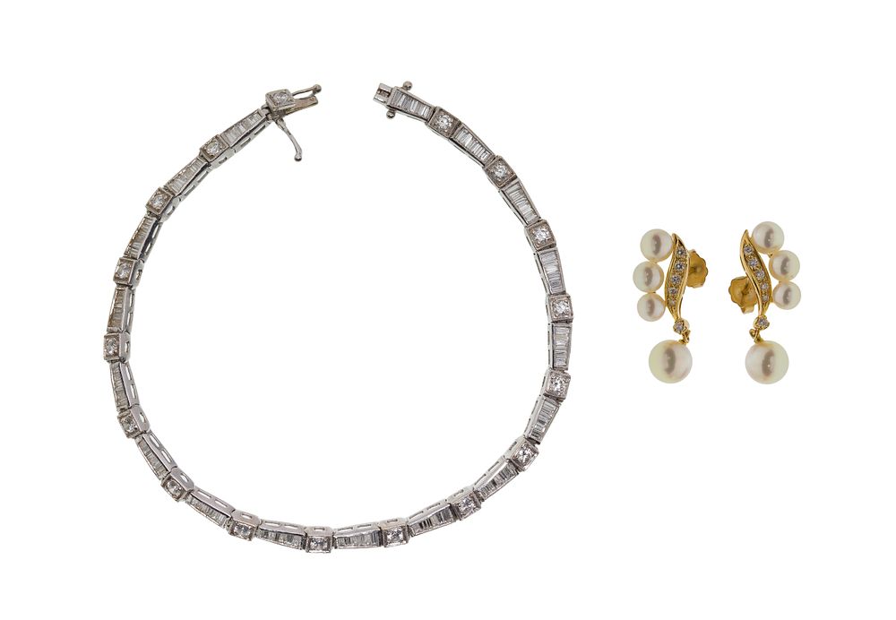 Lot 337: 18k White Gold and Diamond Bracelet